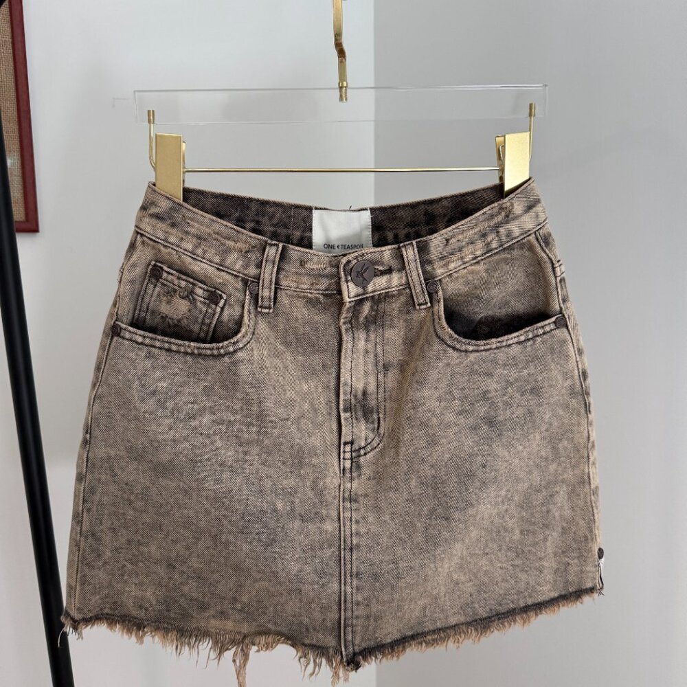 One Teaspoon Mid Rise Skirt - Size 26 (Like New)